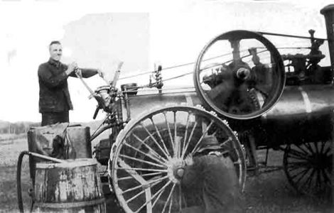 Waterloo Threshing Machinery: Reader Identifies Traction Engine as Canadian Model Image